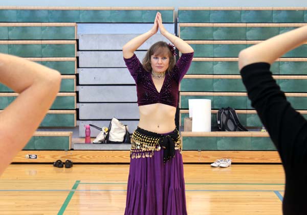 Annyse Rayne leads the belly dance class in Surrey on Thursday. (Jacob Zinn photo)