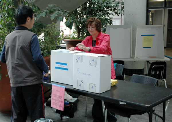 A student casts his ballot in the Richmond campus's rotunda yesterday. (Joseph Gloria photo)